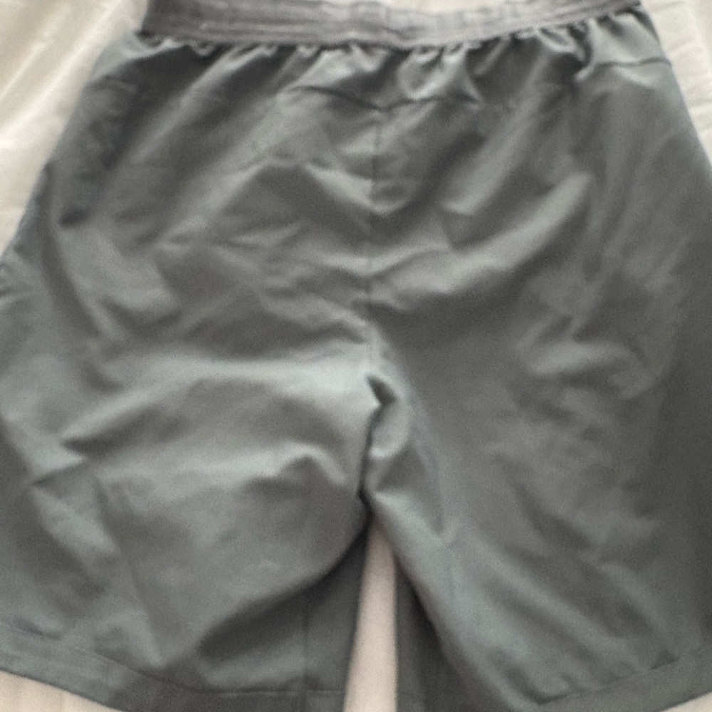 Nike Men's Light Gray Athletic Shorts . Features zippered pockets as well - Picture 4 of 10
